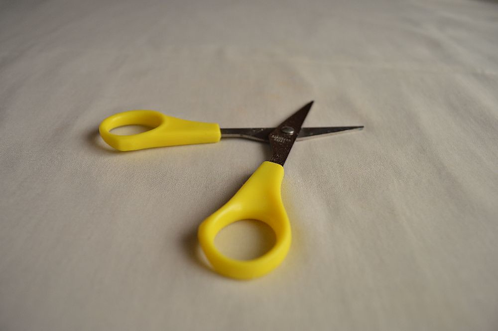 ai removal 2026 cutout scissors - AI Background Removal 2026: Best Free and Paid Tools Tested on Hair, Glass, and Complex Edges